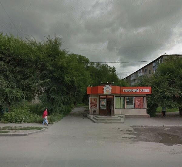 Банкомат Уральского Банка Реконструкции и Развития по адресу ул. Сержанта Коротаева,  д. 5