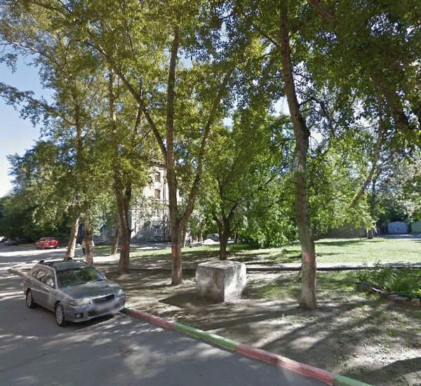 Банкомат Восточного Экспресс Банка по адресу ул. Станиславского,  д. 15